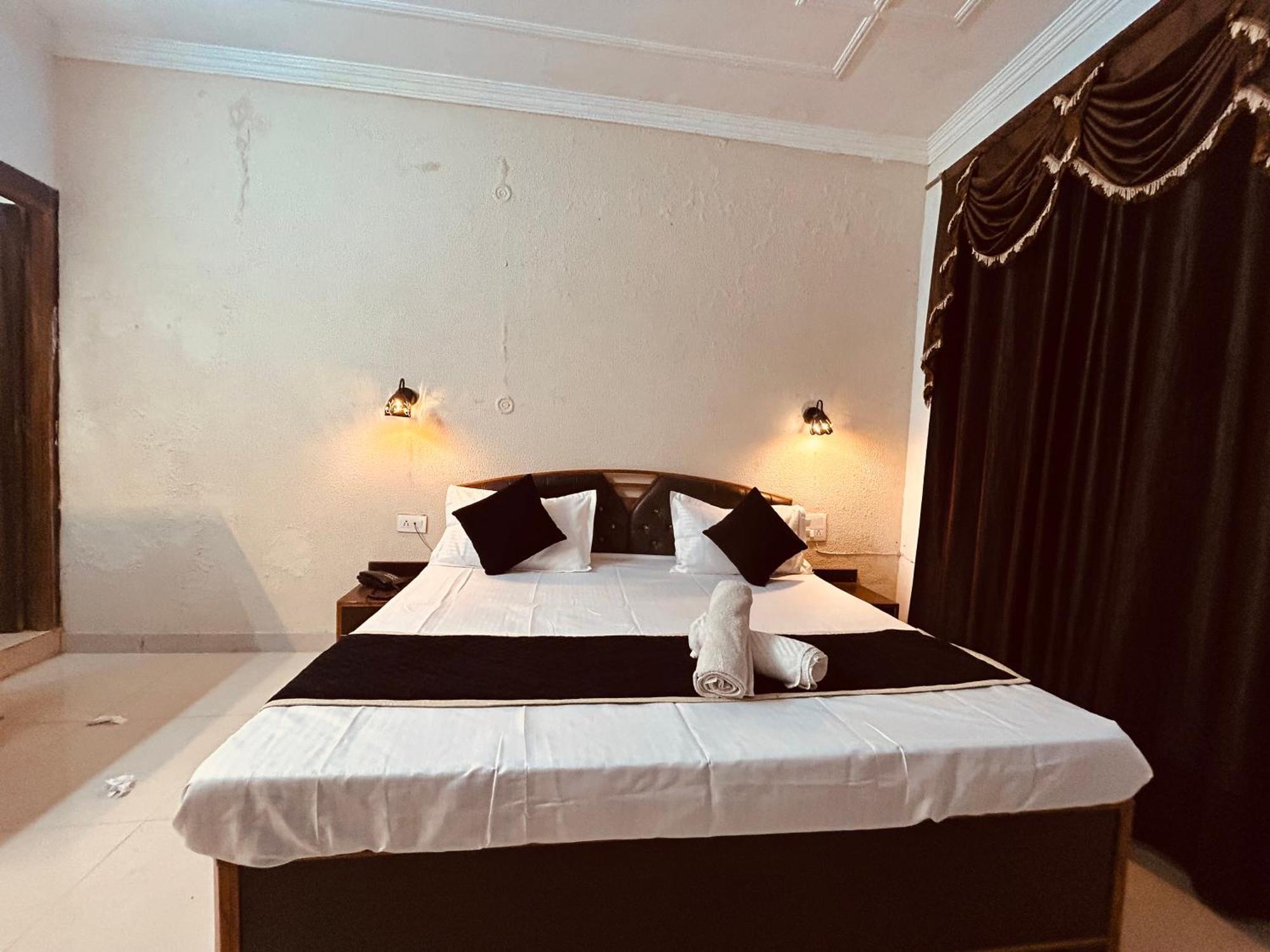 Hotel Royal Respite - Luxury Comfort ! Travellers Delight ! Budget Friendly ! Prime Location ! Guest Favourite Rishikesh Exterior photo